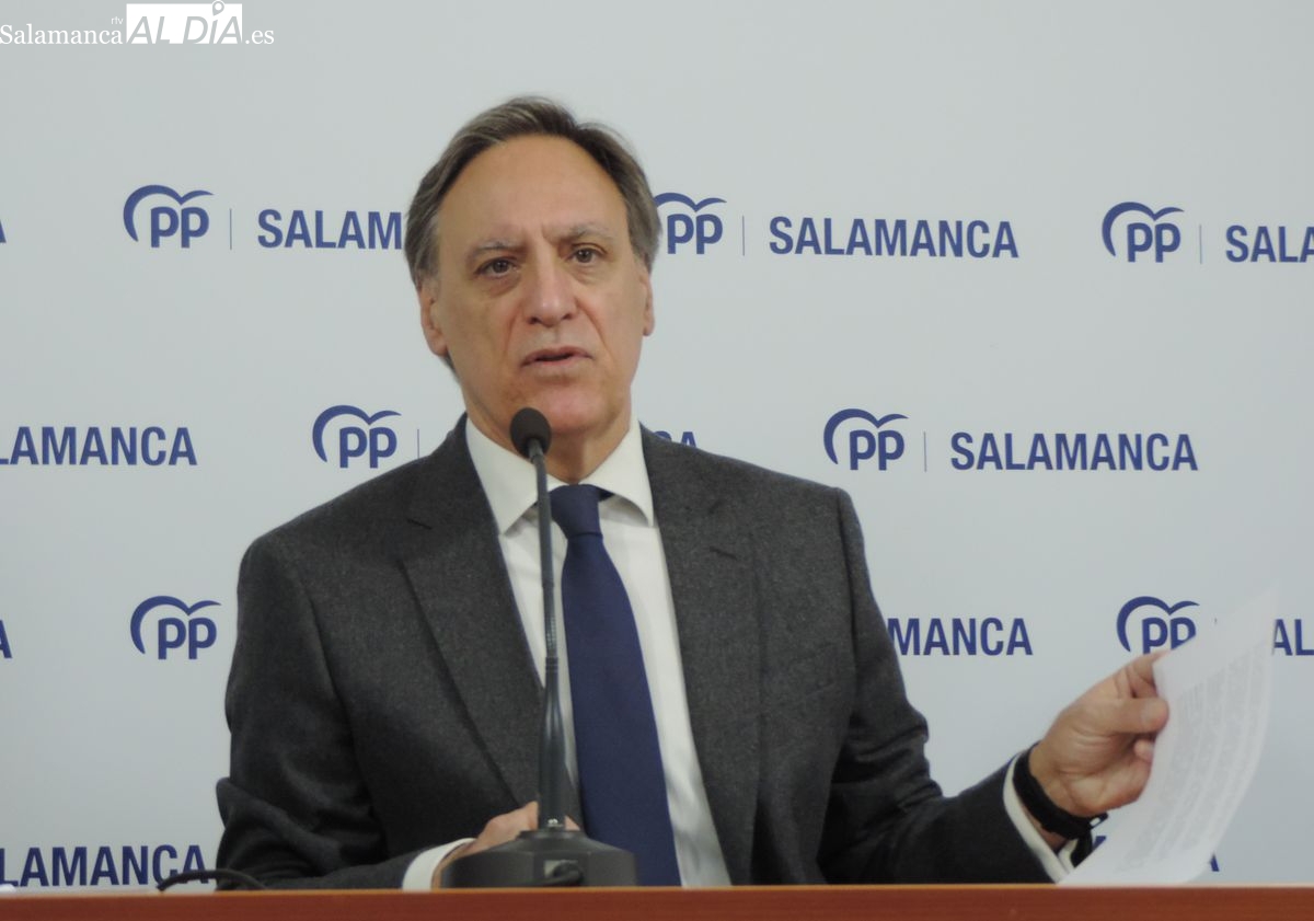 El PP gana en 299 municipios y Carbayo pide gobernar solo