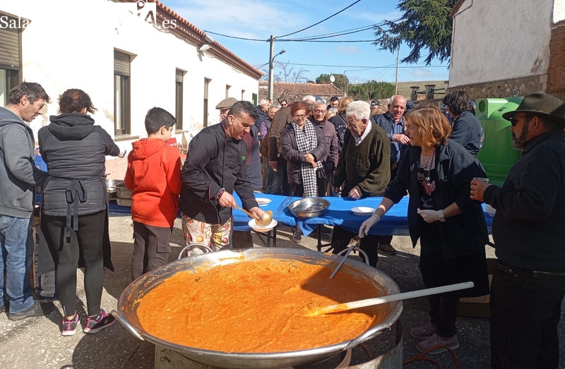 Horcajo Medianero celebra su matanza típica con 325 vecinos