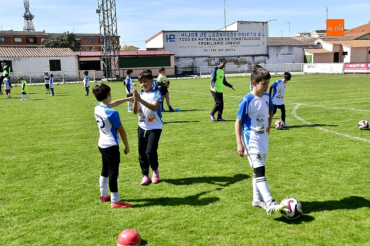 Foto 9 - Comienza el Cl&iacute;nic Ricardo S&aacute;nchez con 60 participantes en Ciudad Rodrigo