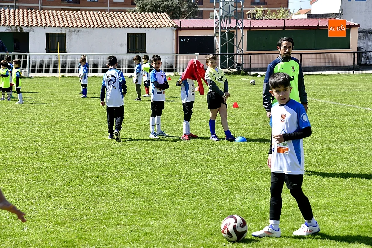 Foto 10 - Comienza el Cl&iacute;nic Ricardo S&aacute;nchez con 60 participantes en Ciudad Rodrigo