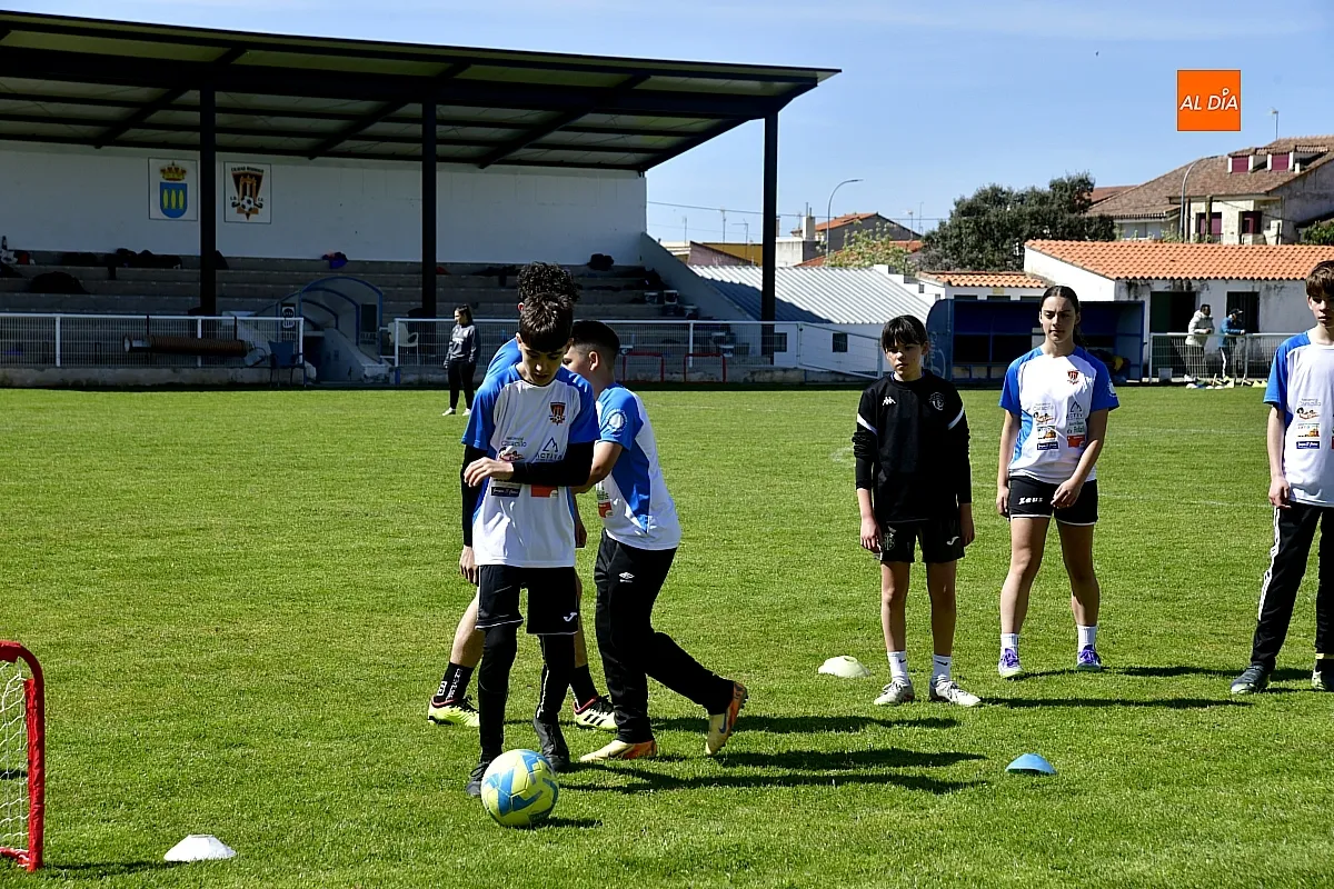 Foto 14 - Comienza el Cl&iacute;nic Ricardo S&aacute;nchez con 60 participantes en Ciudad Rodrigo