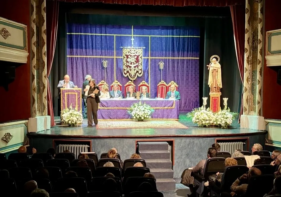Foto 3 - Carmen Calzada pronuncia un reflexivo y aplaudido preg&oacute;n en Pe&ntilde;aranda: &ldquo;La Semana Santa es un viaje interior de dolor y esperanza&rdquo;