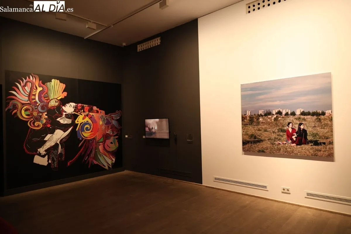La USAL acoge en la Hospedería Fonseca una muestra colectiva con más de 60 obras que reflexionan sobre las relaciones afectivas en la era digital. Foto de David Sañudo