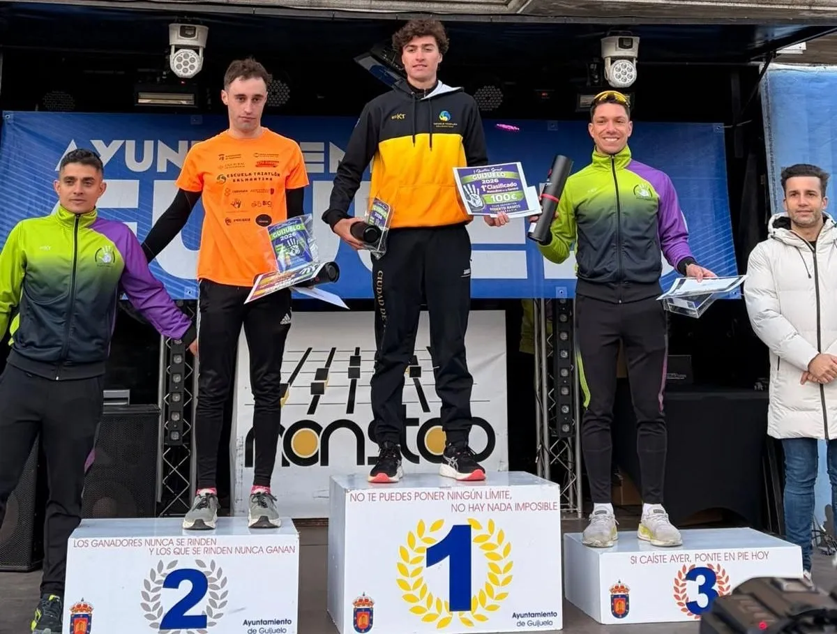Foto 2 - Ester Rodr&iacute;guez y &Oacute;scar Herrero lideran la victoria por equipos de la Escuela Triatl&oacute;n Salmantina en Guijuelo