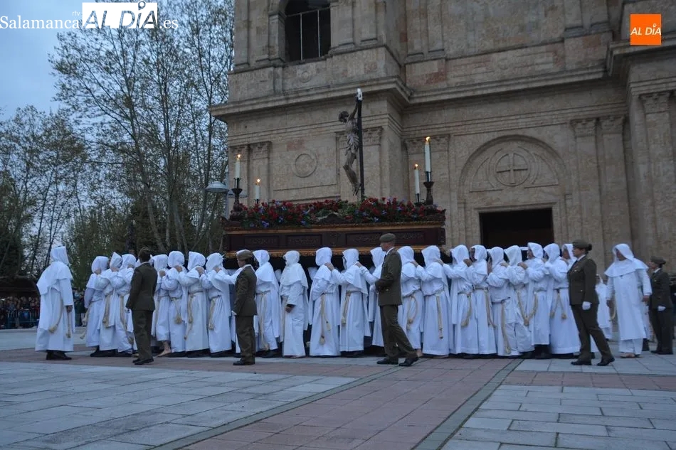 El Arrabal dedica una plaza al Cristo del Amor y de la Paz