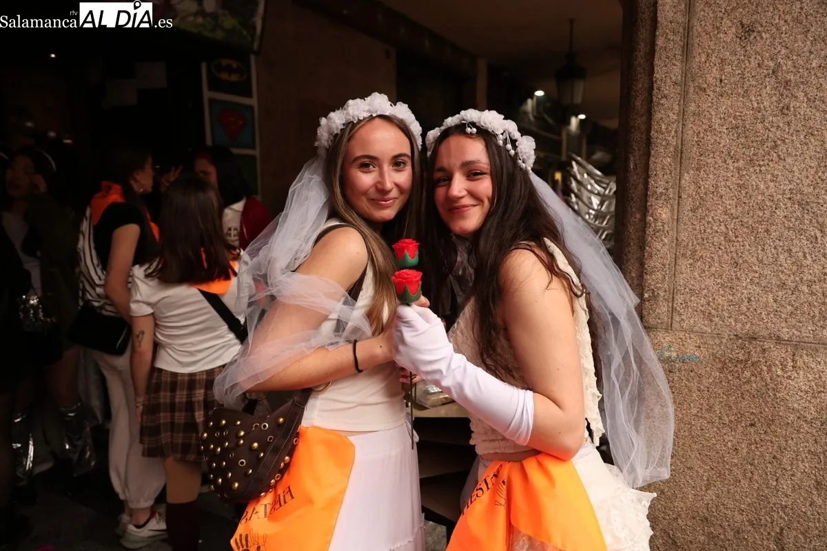 Alumnos de la Facultad de Ciencias de la Salud de la UPSA celebran a su patrón. Fotos: David Sañudo