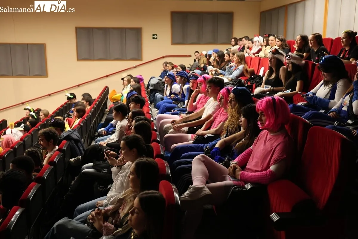 Colorido, disfraces y deporte en la UPSA por las fiestas de Comunicación. Foto de David Sañudo