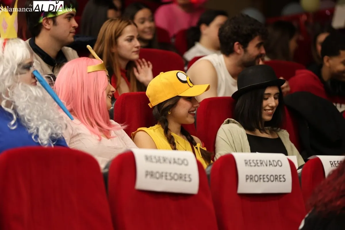 Colorido, disfraces y deporte en la UPSA por las fiestas de Comunicación. Foto de David Sañudo