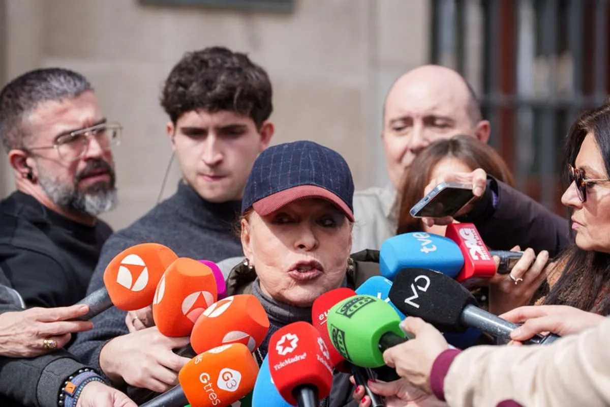 Foto 6 - De la Reina Letizia a Ana Rosa Quintana: el multitudinario adi&oacute;s al periodista Ra&uacute;l del Pozo