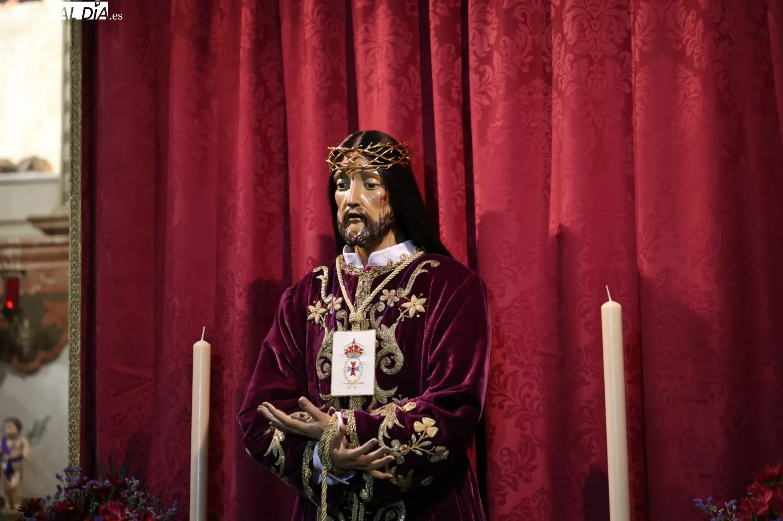 Cientos de fieles veneran a Jesús Rescatado en el tradicional Besapiés | FOTOS: David Sañudo 