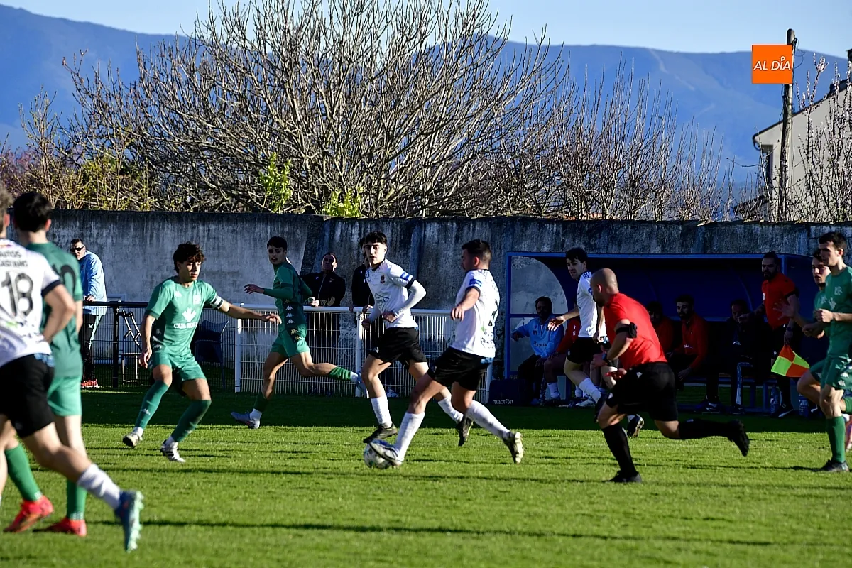 Encuentro en tre el Ciudad Rodrigo CF y el Victoria