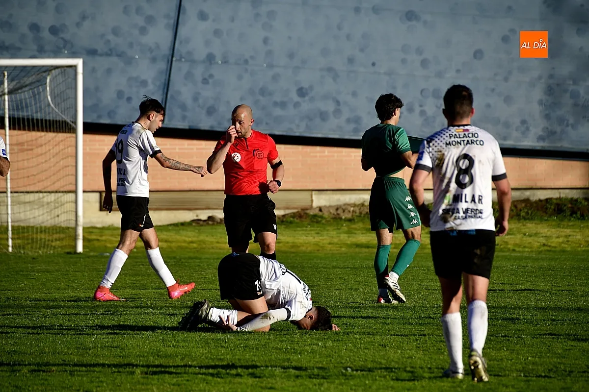 Encuentro en tre el Ciudad Rodrigo CF y el Victoria