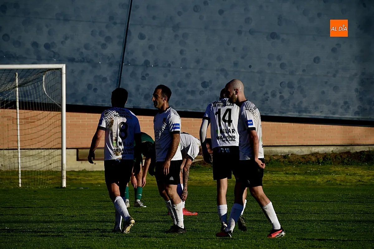 Encuentro en tre el Ciudad Rodrigo CF y el Victoria