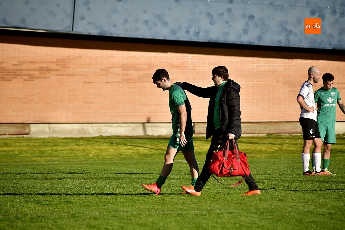 Encuentro en tre el Ciudad Rodrigo CF y el Victoria