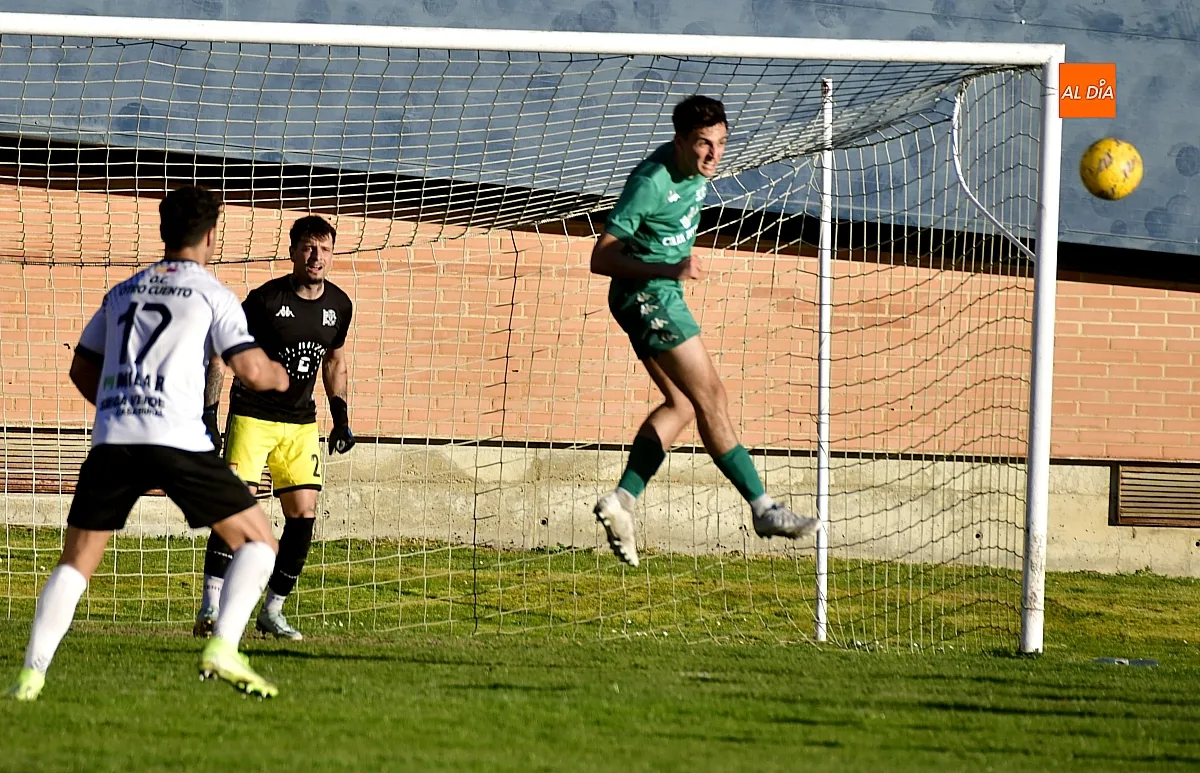 Encuentro en tre el Ciudad Rodrigo CF y el Victoria