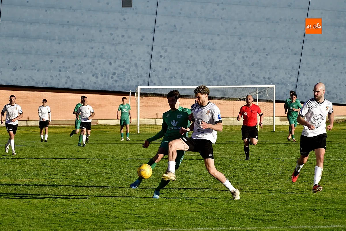 Encuentro en tre el Ciudad Rodrigo CF y el Victoria