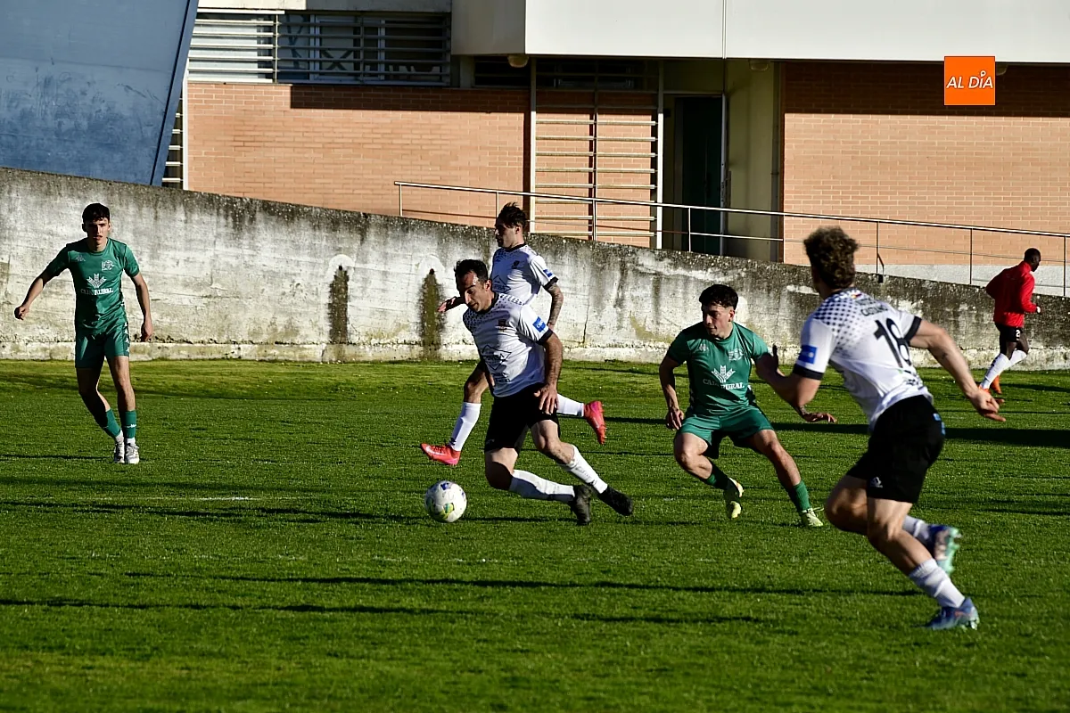 Encuentro en tre el Ciudad Rodrigo CF y el Victoria