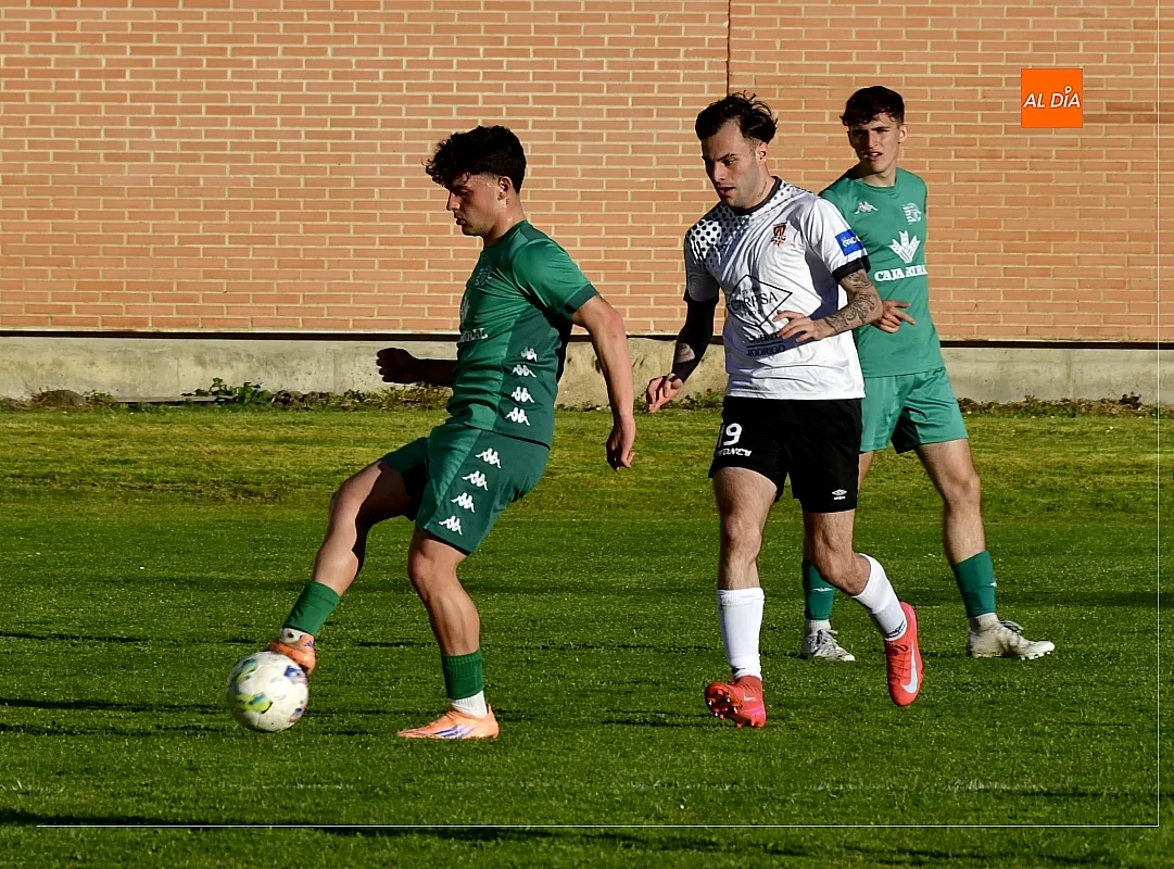 Encuentro en tre el Ciudad Rodrigo CF y el Victoria