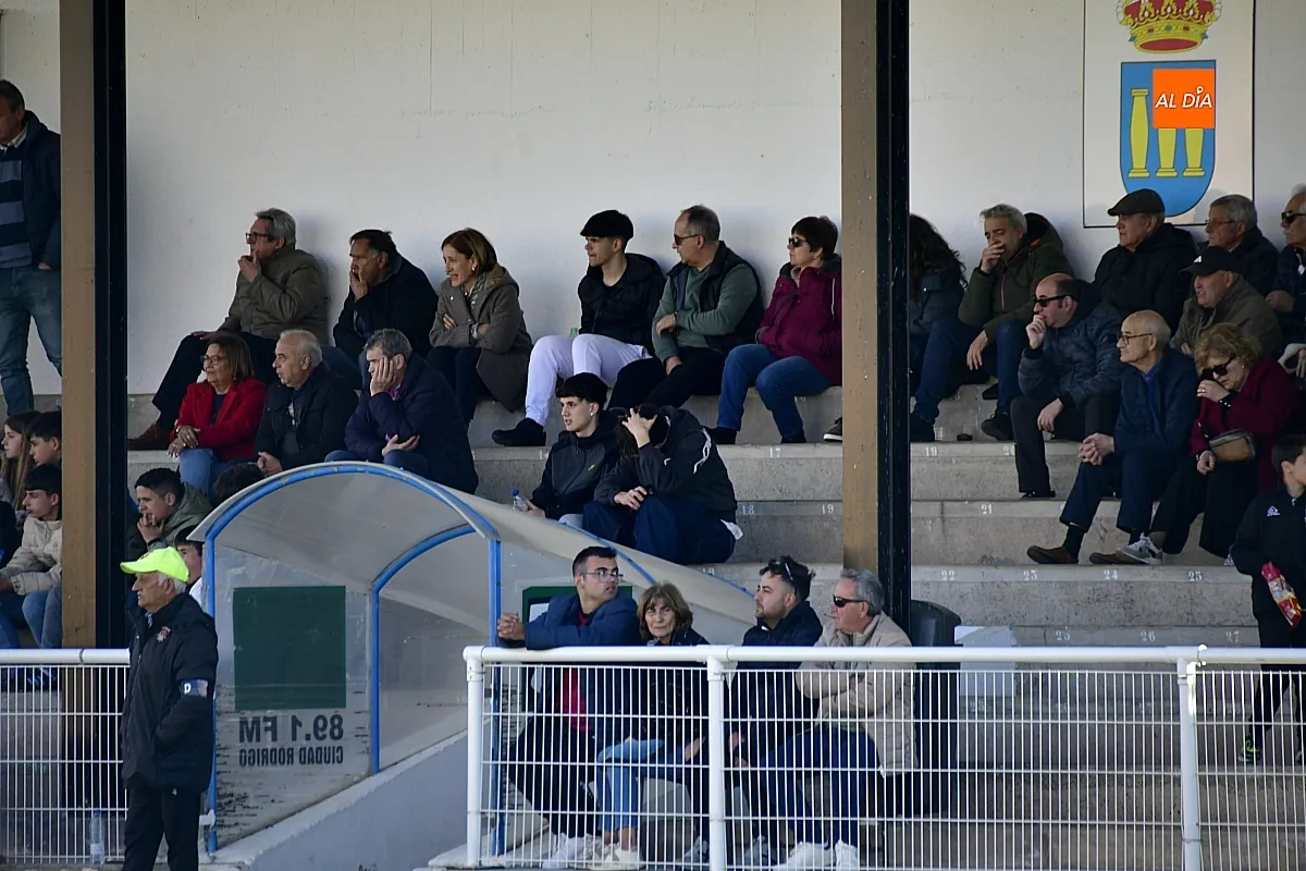 Encuentro en tre el Ciudad Rodrigo CF y el Victoria