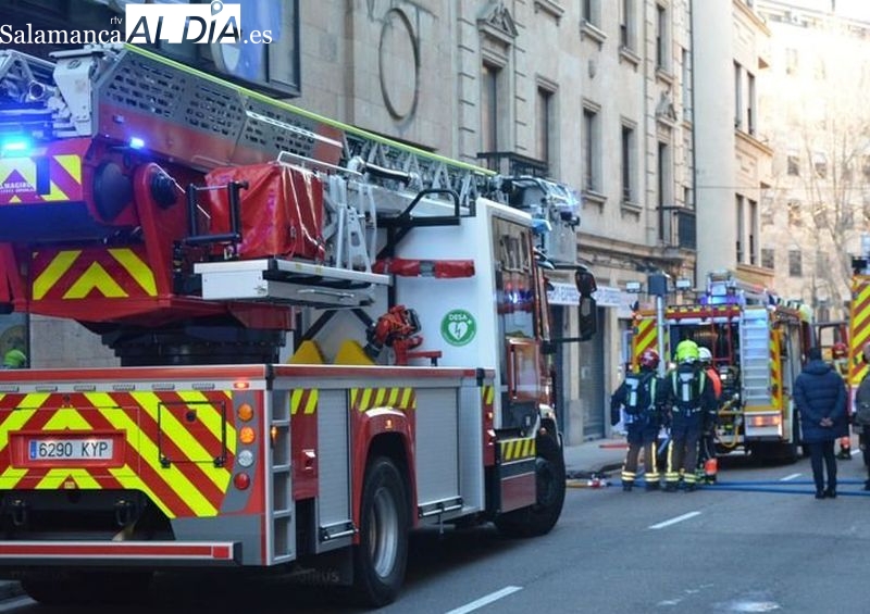 Dos incendios en media hora movilizan a los Bomberos en Salamanca