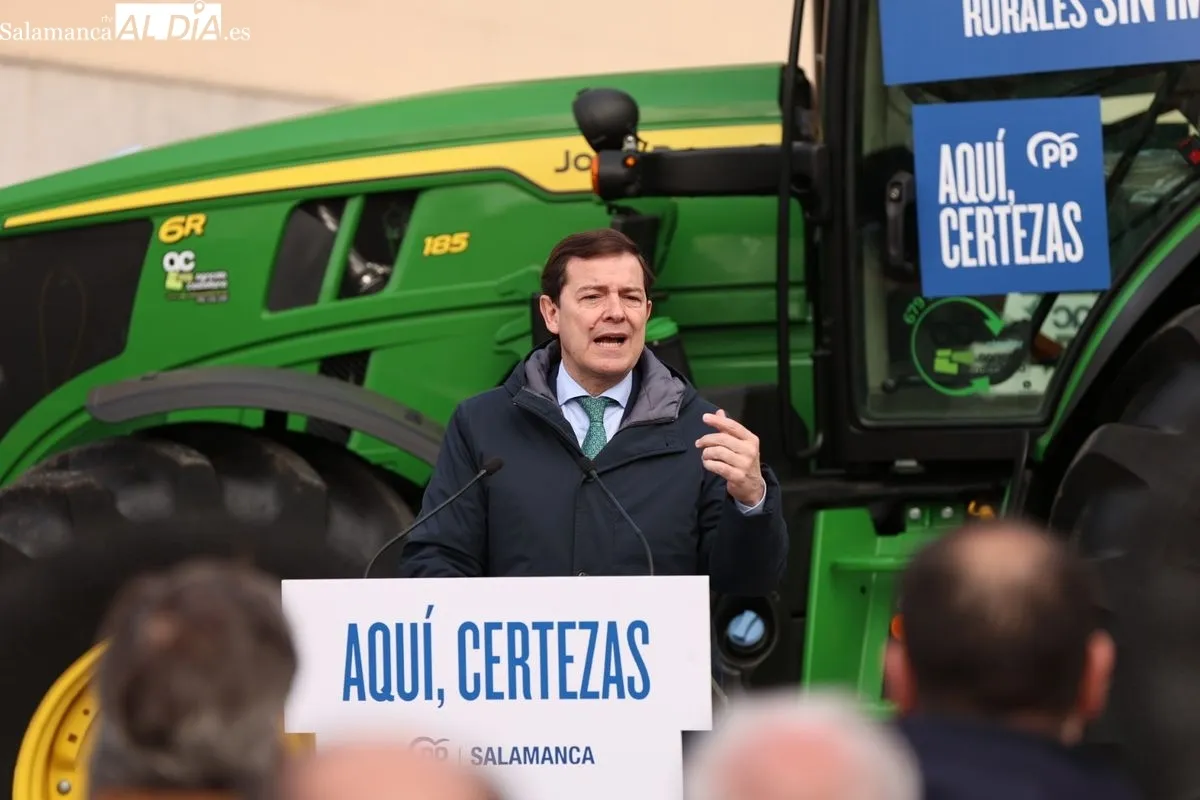 Encuentro del candidato del PP a la presidencia de CyL, Alfonso Fernández Mañueco, en la plaza del Mercado Viejo, en Salamanca. Foto de David Sañudo