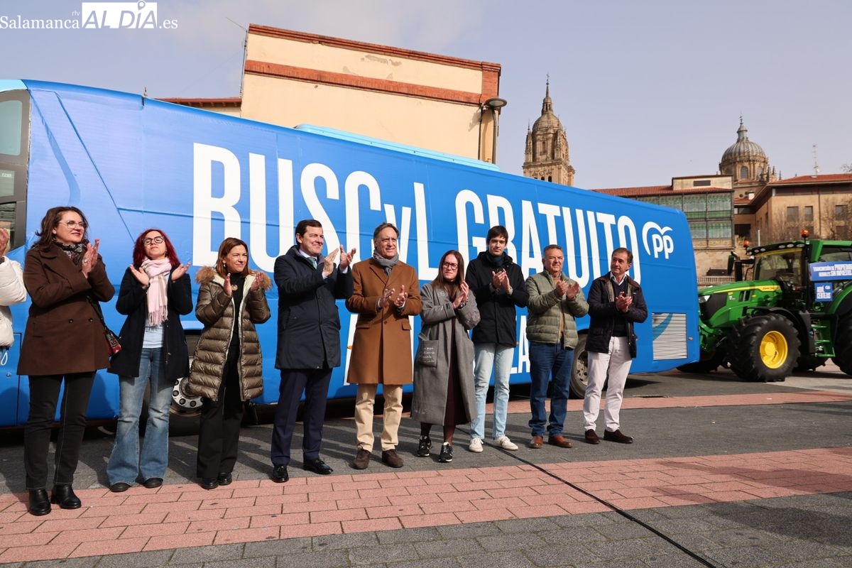 Mañueco anuncia ayudas para ascensores y platos de ducha en Salamanca