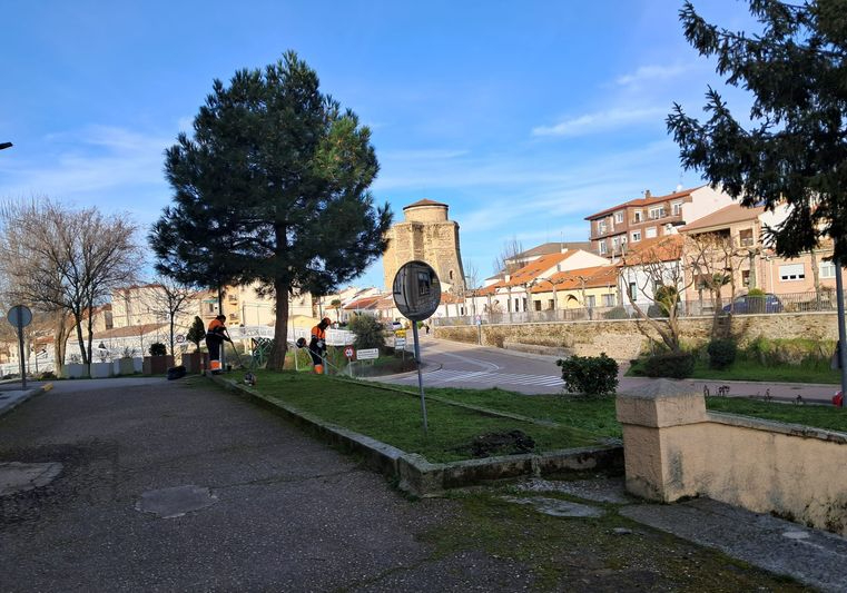 Alba de Tormes mejora el asfaltado y el campo de La Dehesa