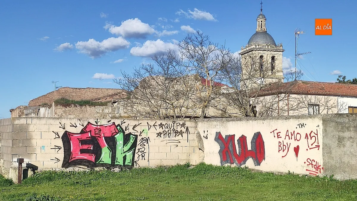 Pintadas en el adarve de la muralla de Ciudad Rodrigo