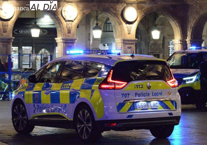 Sancionan a diez jóvenes de dos despedidas de soltero por atar a compañeros a farolas de la Plaza Mayor