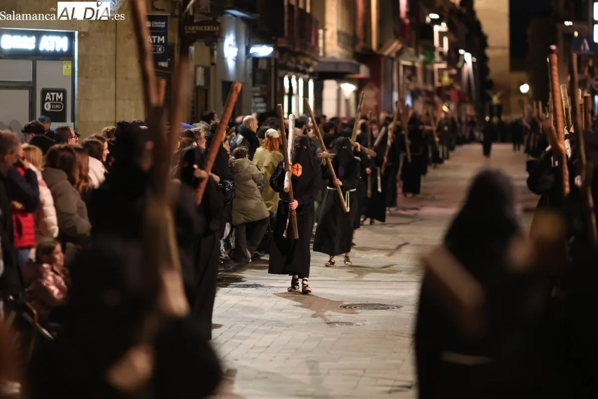 Procesión de la Hermandad Universitaria en Salamanca. Foto de David Sañudo