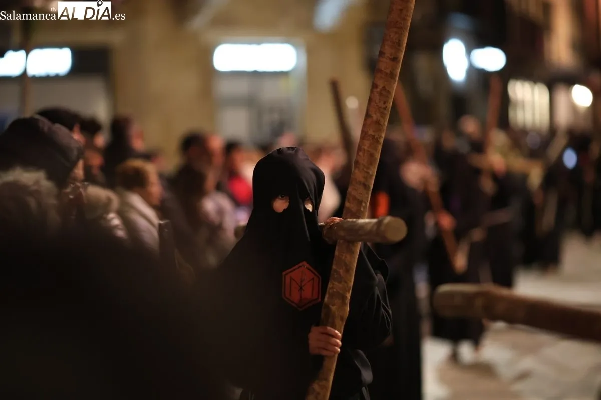 Procesión de la Hermandad Universitaria en Salamanca. Foto de David Sañudo