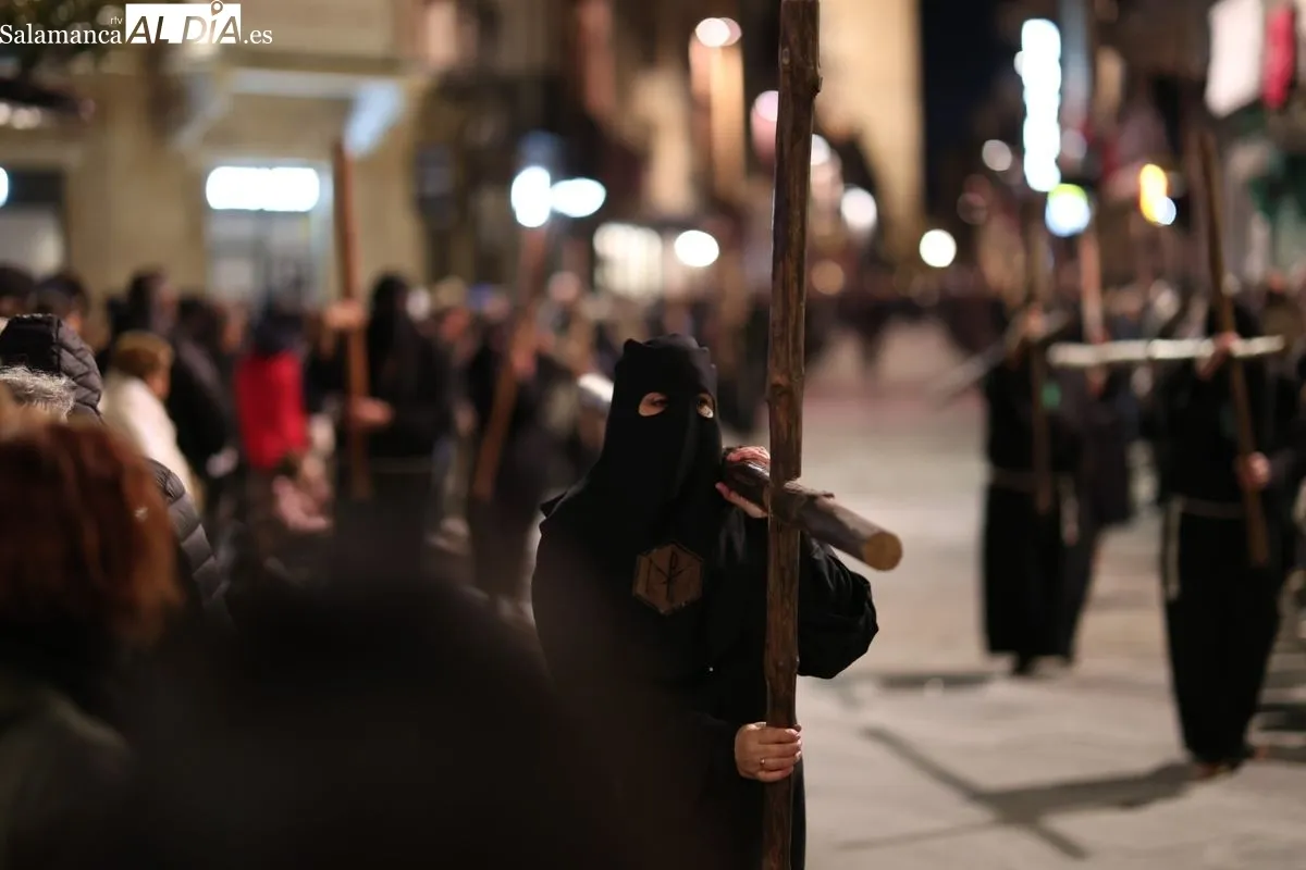 Procesión de la Hermandad Universitaria en Salamanca. Foto de David Sañudo