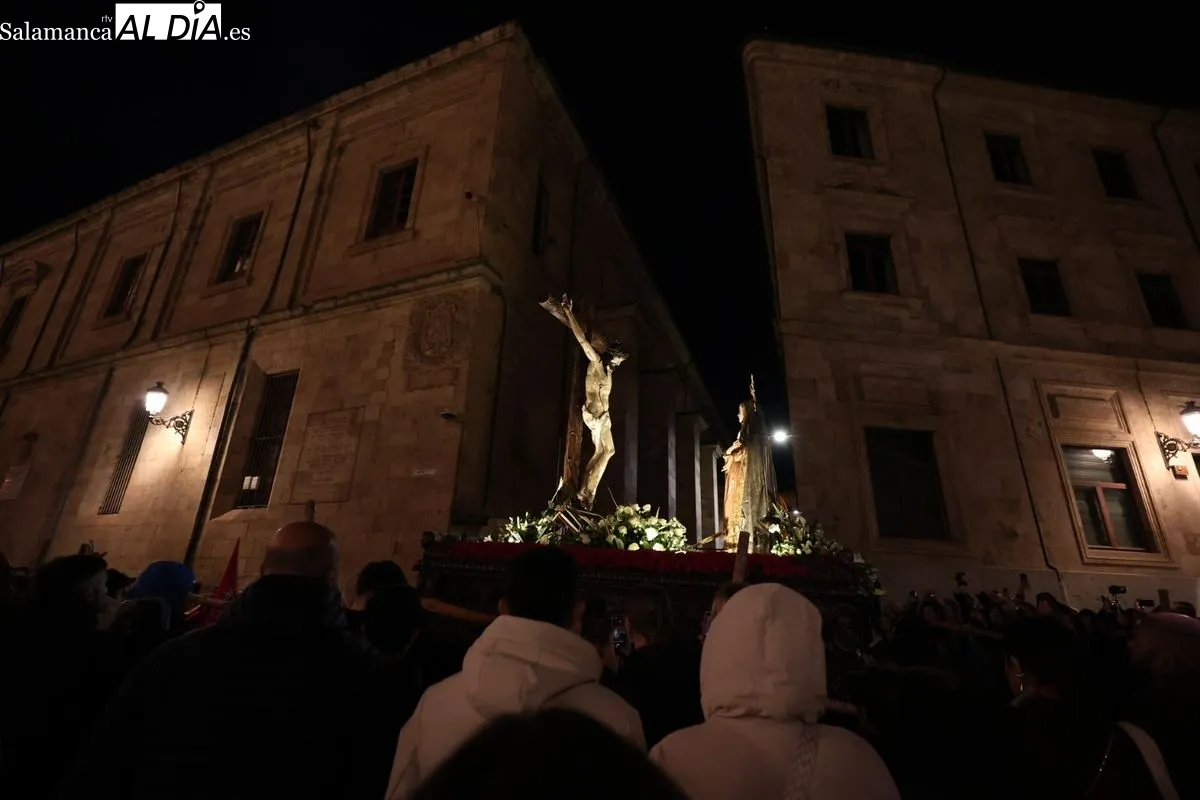 Procesión de la Hermandad Universitaria en Salamanca. Foto de David Sañudo
