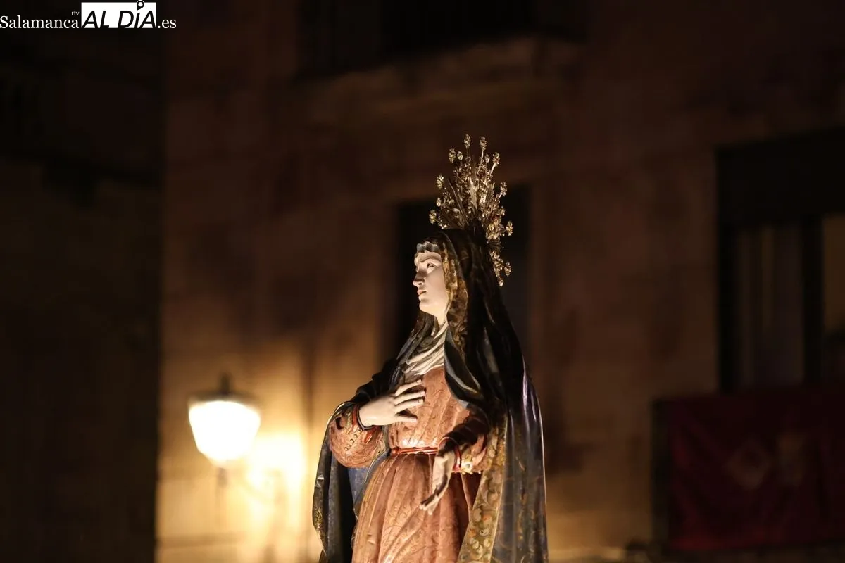 Procesión de la Hermandad Universitaria en Salamanca. Foto de David Sañudo