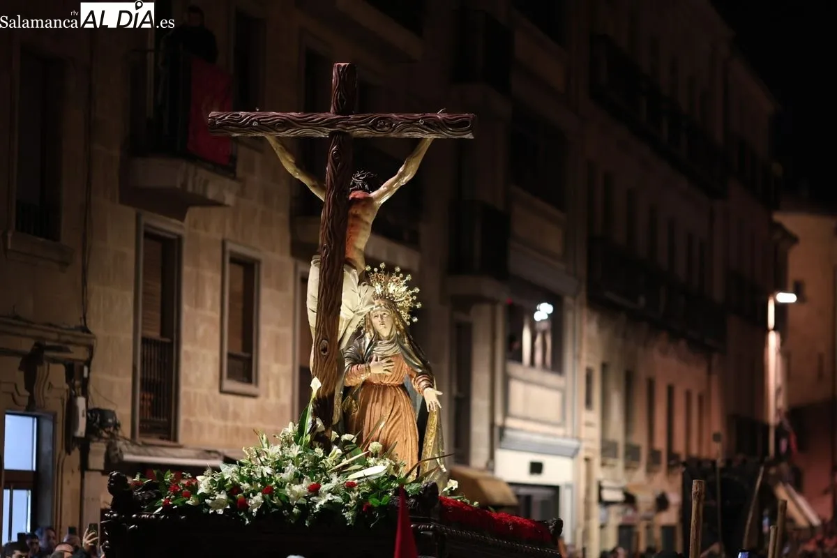 Procesión de la Hermandad Universitaria en Salamanca. Foto de David Sañudo