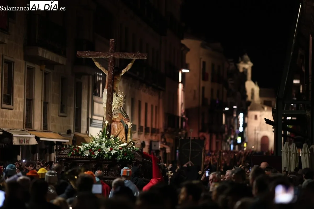 Procesión de la Hermandad Universitaria en Salamanca. Foto de David Sañudo