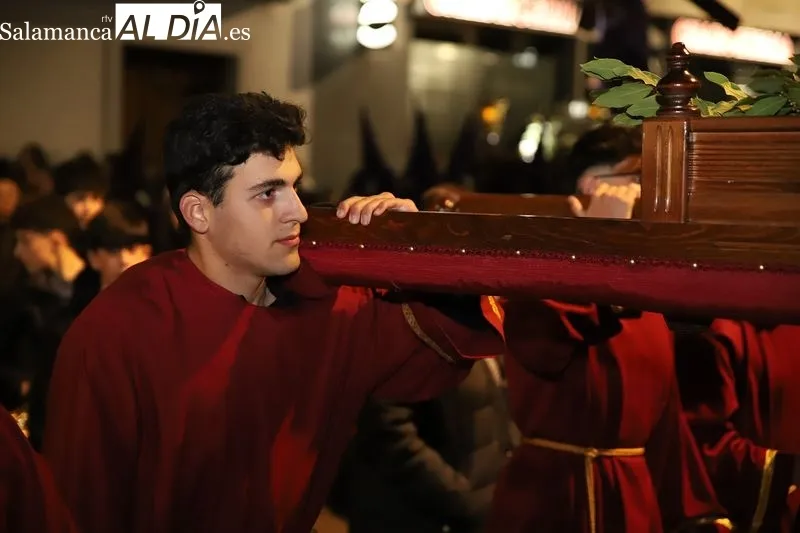 Foto 17 - El Nazareno y el Ecce Homo toman las calles de Alba de Tormes en un emotivo Lunes Santo