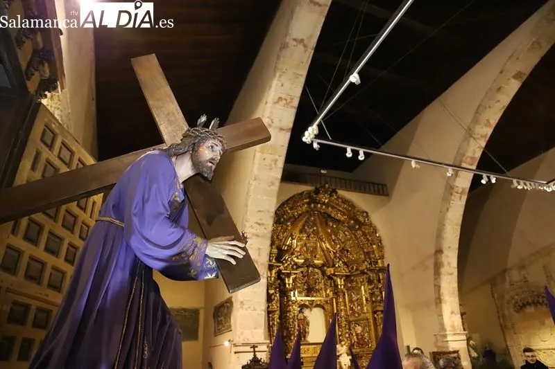 Foto 6 - El Nazareno y el Ecce Homo toman las calles de Alba de Tormes en un emotivo Lunes Santo
