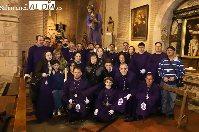 Foto 4 - El Nazareno y el Ecce Homo toman las calles de Alba de Tormes en un emotivo Lunes Santo