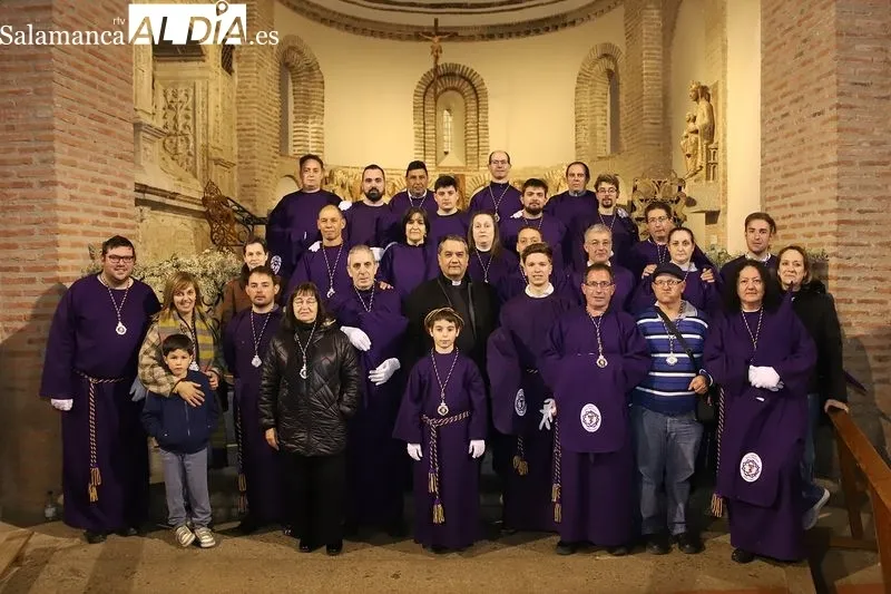 Foto 3 - El Nazareno y el Ecce Homo toman las calles de Alba de Tormes en un emotivo Lunes Santo