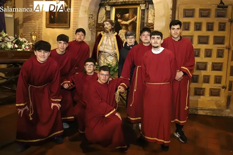 Foto 2 - El Nazareno y el Ecce Homo toman las calles de Alba de Tormes en un emotivo Lunes Santo