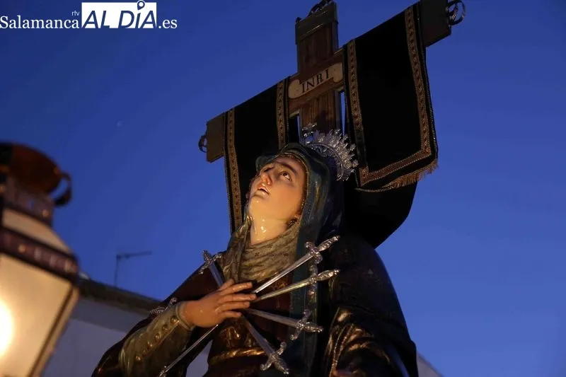 Foto 9 - La Cofrad&iacute;a de la Vera Cruz inaugura la Pasi&oacute;n albense con el V&iacute;a Crucis