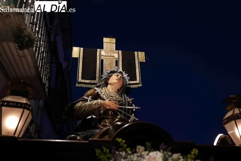 Foto 7 - La Cofrad&iacute;a de la Vera Cruz inaugura la Pasi&oacute;n albense con el V&iacute;a Crucis
