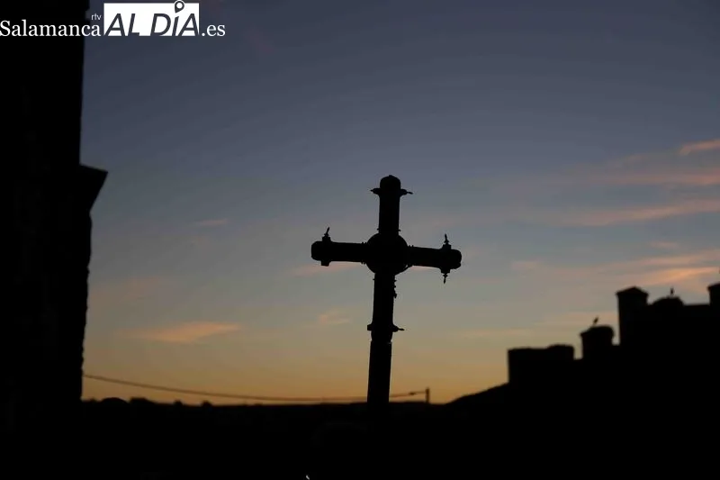 Foto 13 - La Cofrad&iacute;a de la Vera Cruz inaugura la Pasi&oacute;n albense con el V&iacute;a Crucis