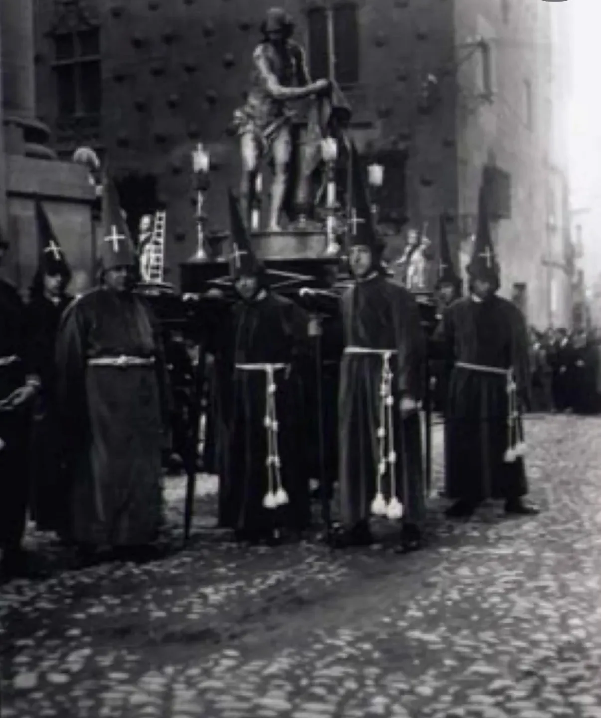 La Hermandad del Flagelado celebra 113 años de su primera procesión en Salamanca | FOTOS: @flagelado_lagrimas