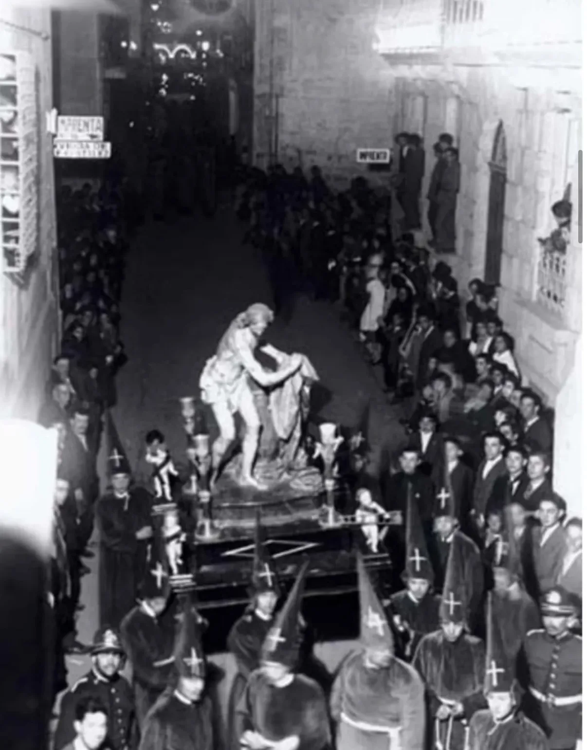 La Hermandad del Flagelado celebra 113 años de su primera procesión en Salamanca | FOTOS: @flagelado_lagrimas