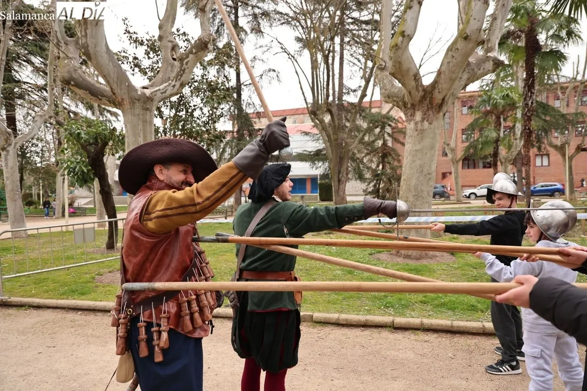  Más de 200 escolares salmantinos viajan al siglo XVI con los Tercios. Recreación histórica en la Alamedilla. Foto de David Sañudo