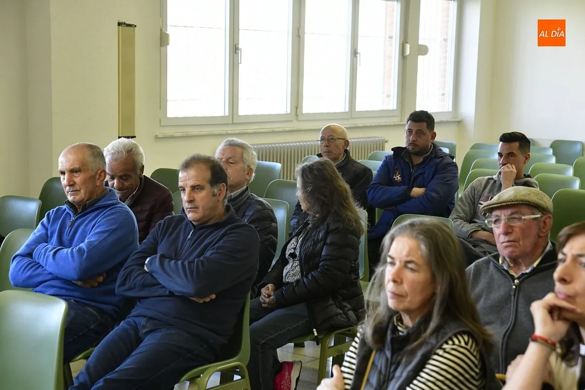 Foto 3 - Los regantes del &Aacute;gueda fijan la cuota anual y anuncian sanciones por no limpiar acequias
