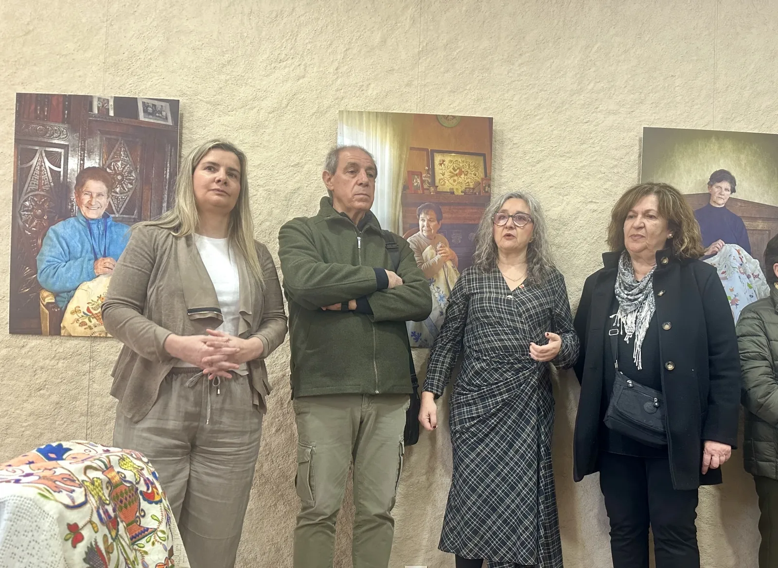 Foto 3 - Mogarraz inaugura la exposici&oacute;n 'Tiempo de bordadoras' en homenaje a la tradici&oacute;n serrana