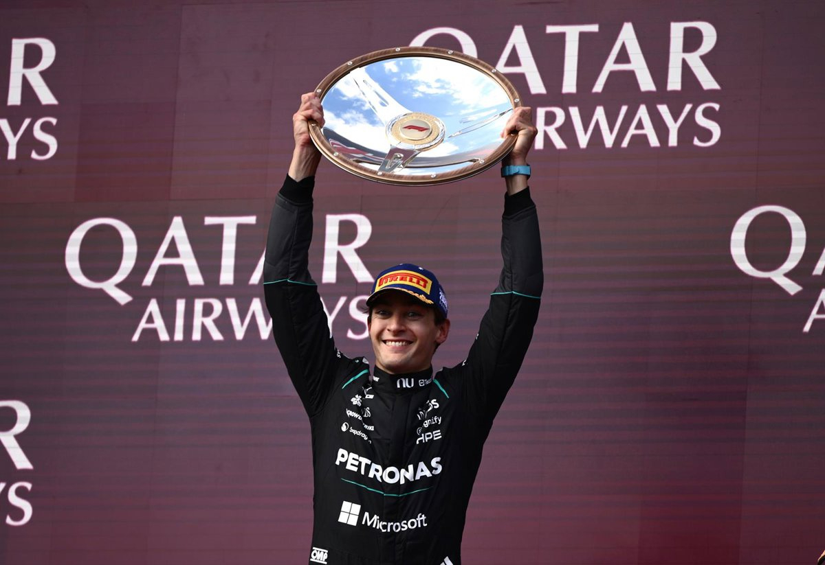 Russell y Mercedes arrasan en Australia y Alonso abandona